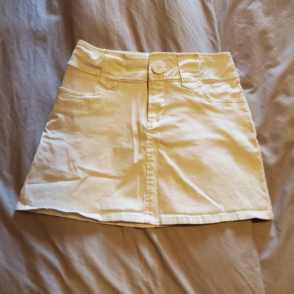 Aaiva Juniors Misses size 3 White Cotton Skirt Stretch
